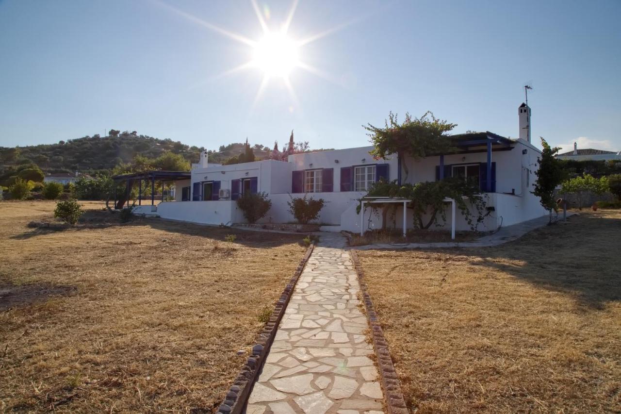 Aroura Homes 4Br Beachfront Villa Spetses Town ภายนอก รูปภาพ