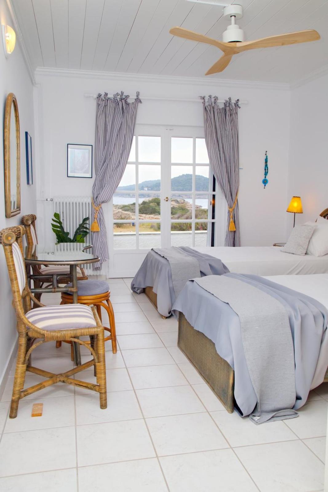 Aroura Homes 4Br Beachfront Villa Spetses Town ภายนอก รูปภาพ