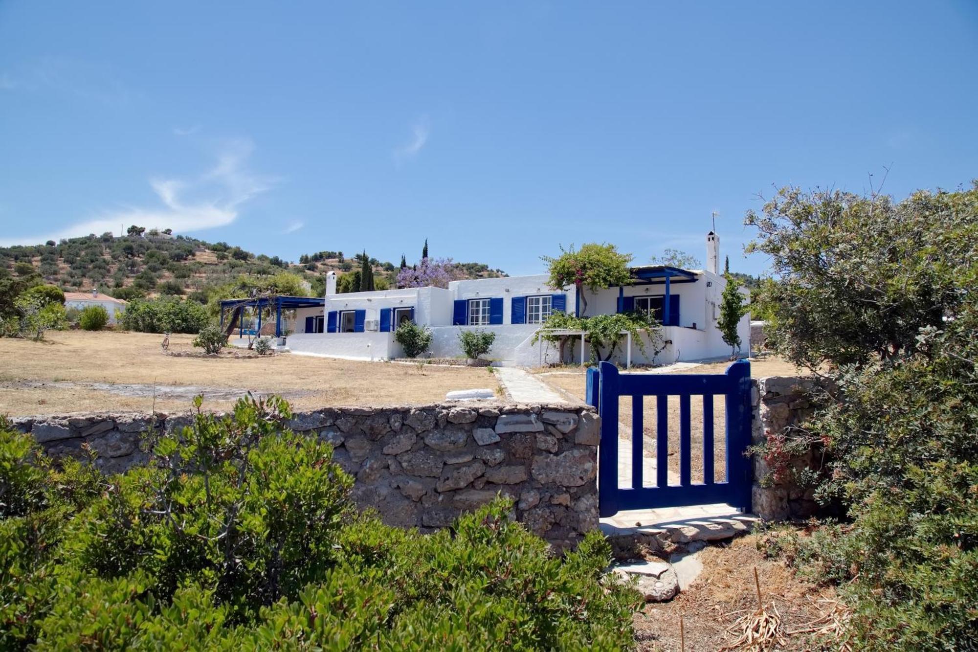 Aroura Homes 4Br Beachfront Villa Spetses Town ภายนอก รูปภาพ